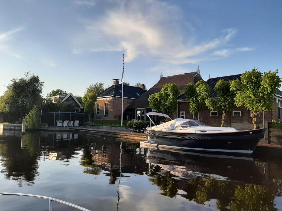Puur Eastermar - Monumentaal, Authentiek En Luxe Koetshuis Aan Open Vaarwater Met Jacuzzi En Sauna Oostermeer Zewnętrze zdjęcie