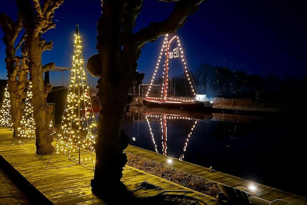 Puur Eastermar - Monumentaal, Authentiek En Luxe Koetshuis Aan Open Vaarwater Met Jacuzzi En Sauna Oostermeer Zewnętrze zdjęcie