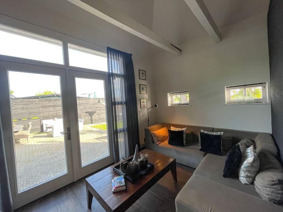 Puur Eastermar - Monumentaal, Authentiek En Luxe Koetshuis Aan Open Vaarwater Met Jacuzzi En Sauna Oostermeer Zewnętrze zdjęcie