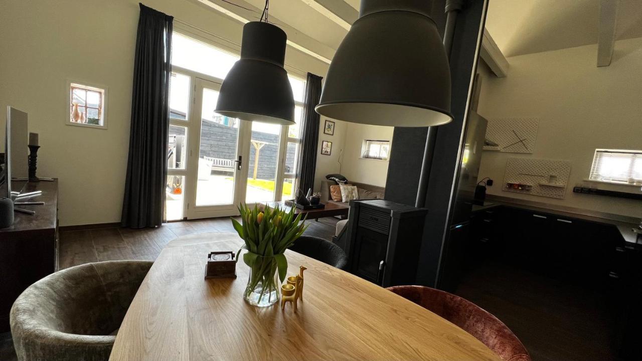 Puur Eastermar - Monumentaal, Authentiek En Luxe Koetshuis Aan Open Vaarwater Met Jacuzzi En Sauna Oostermeer Zewnętrze zdjęcie