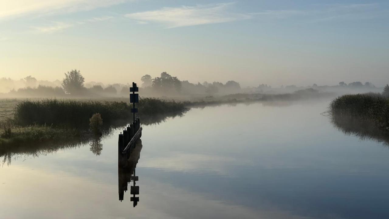 Puur Eastermar - Monumentaal, Authentiek En Luxe Koetshuis Aan Open Vaarwater Met Jacuzzi En Sauna Oostermeer Zewnętrze zdjęcie