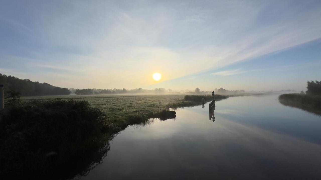 Puur Eastermar - Monumentaal, Authentiek En Luxe Koetshuis Aan Open Vaarwater Met Jacuzzi En Sauna Oostermeer Zewnętrze zdjęcie