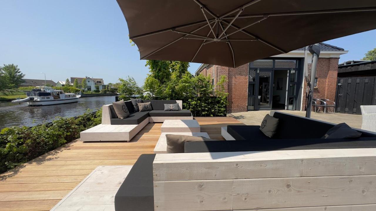 Puur Eastermar - Monumentaal, Authentiek En Luxe Koetshuis Aan Open Vaarwater Met Jacuzzi En Sauna Oostermeer Zewnętrze zdjęcie