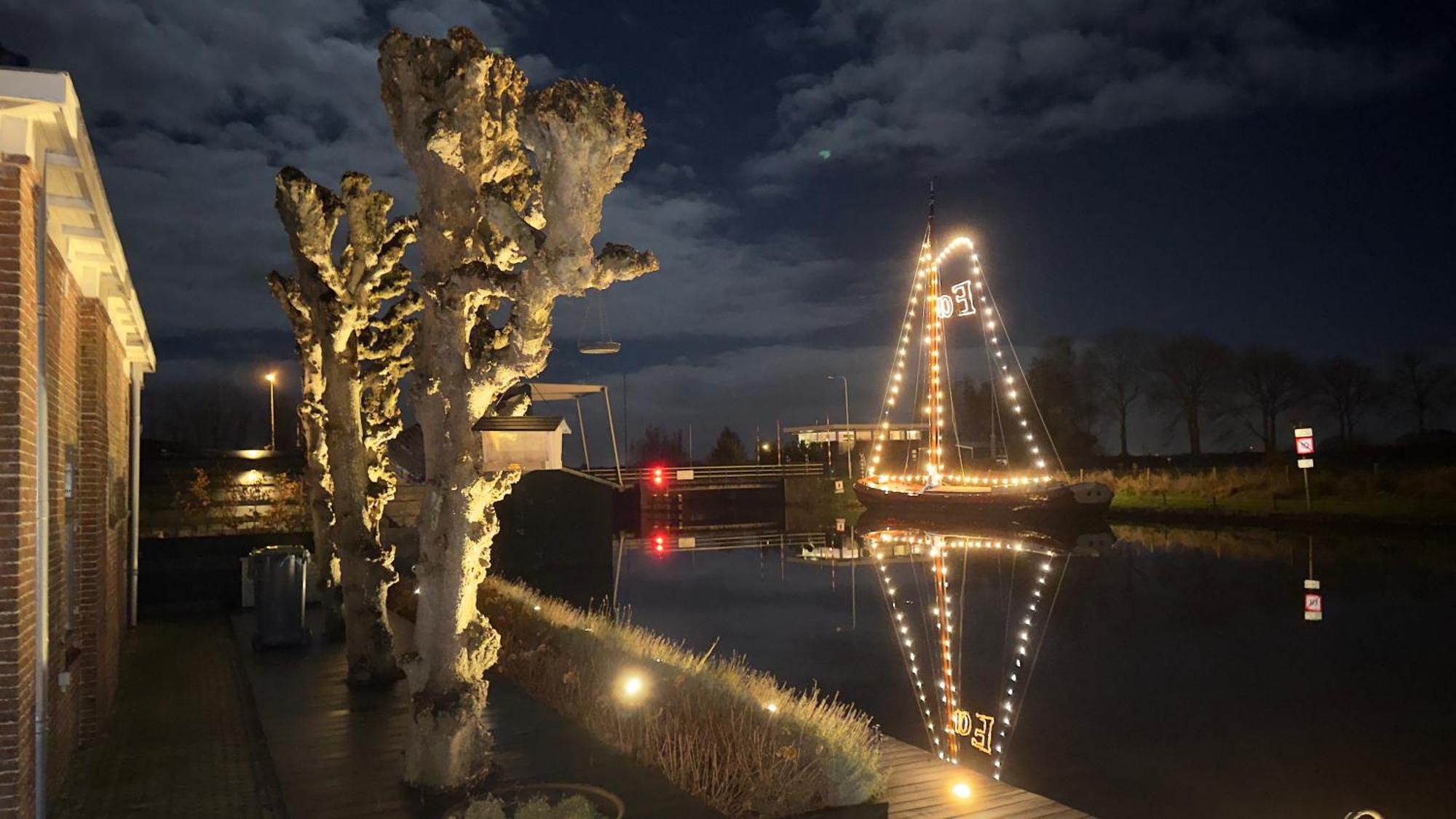 Puur Eastermar - Monumentaal, Authentiek En Luxe Koetshuis Aan Open Vaarwater Met Jacuzzi En Sauna Oostermeer Zewnętrze zdjęcie