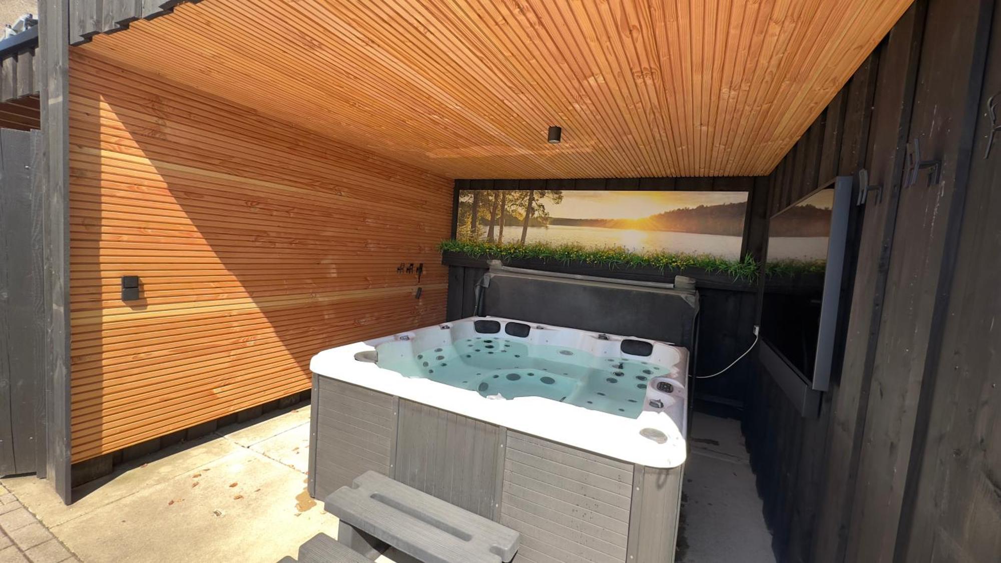 Puur Eastermar - Monumentaal, Authentiek En Luxe Koetshuis Aan Open Vaarwater Met Jacuzzi En Sauna Oostermeer Zewnętrze zdjęcie