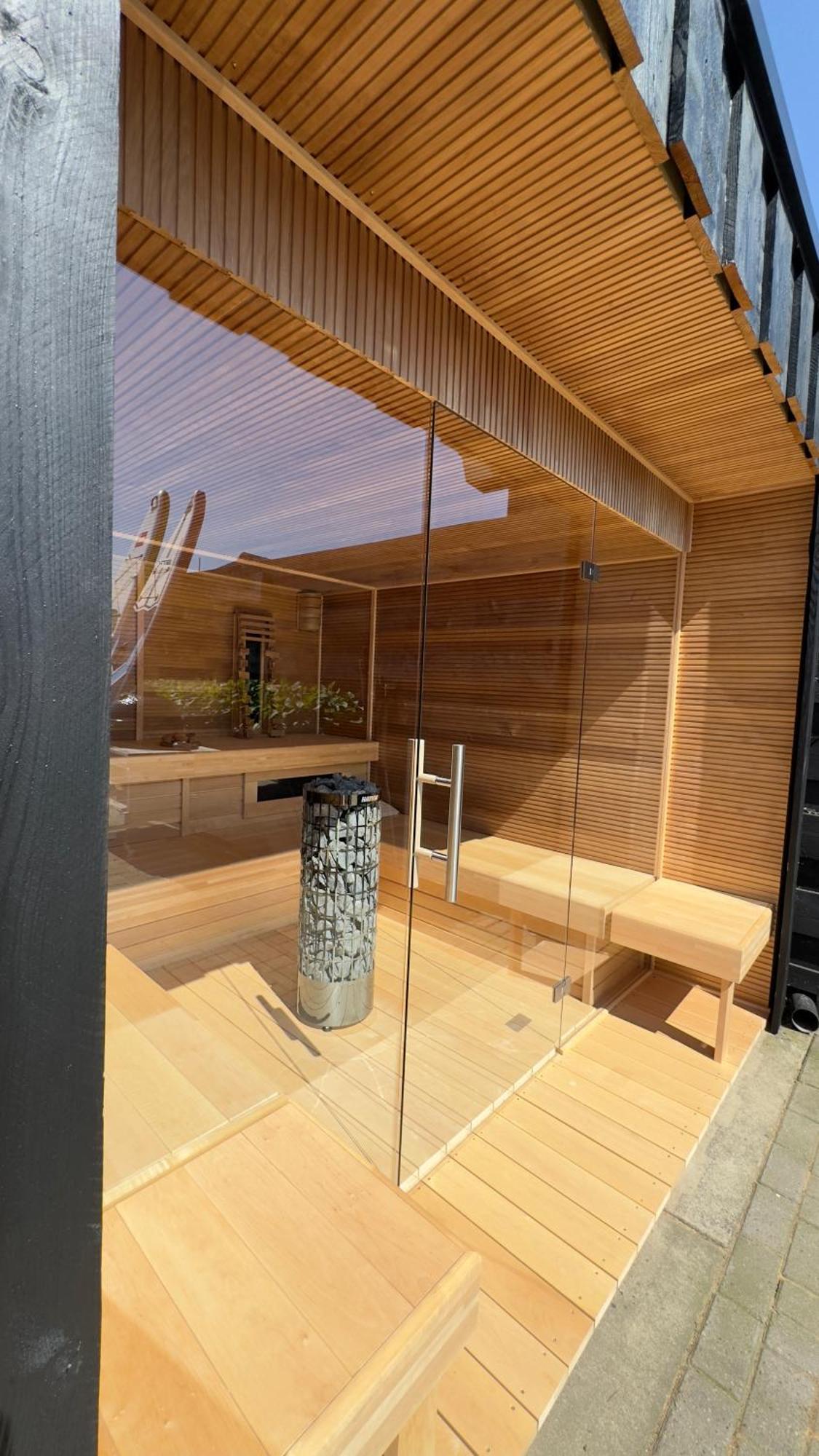 Puur Eastermar - Monumentaal, Authentiek En Luxe Koetshuis Aan Open Vaarwater Met Jacuzzi En Sauna Oostermeer Zewnętrze zdjęcie