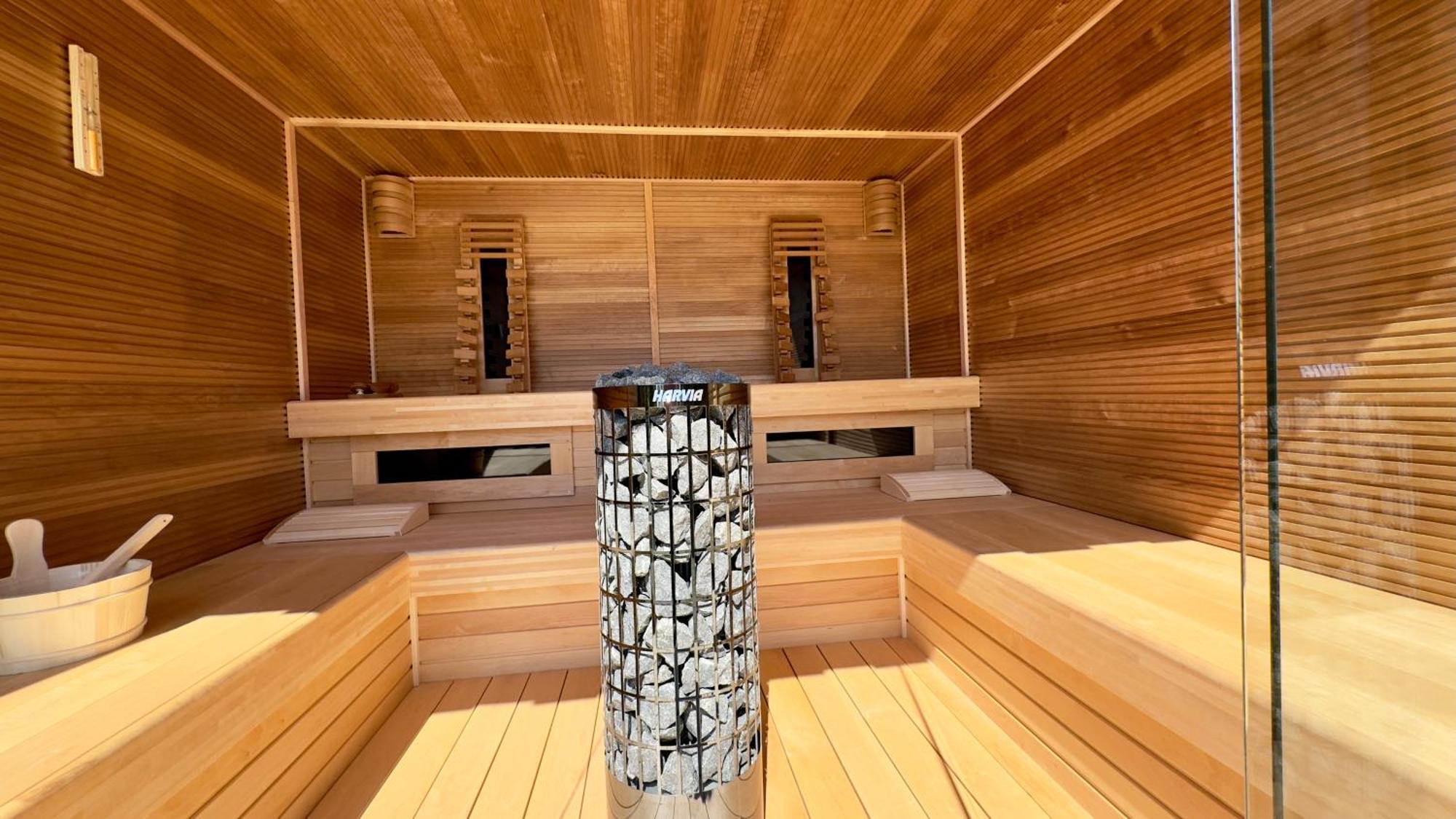 Puur Eastermar - Monumentaal, Authentiek En Luxe Koetshuis Aan Open Vaarwater Met Jacuzzi En Sauna Oostermeer Zewnętrze zdjęcie